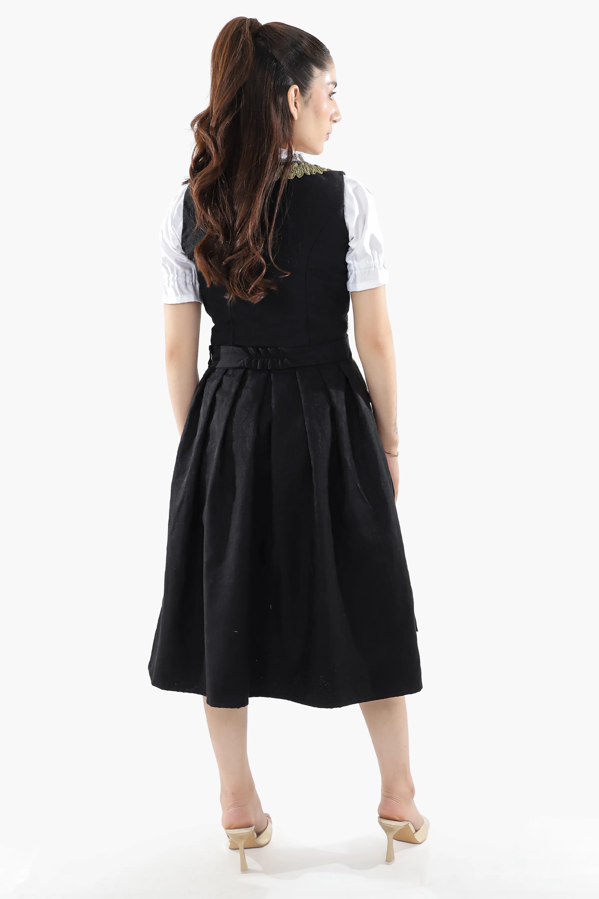 Sophisticated Black Dirndl Classic German Attire - Image 6